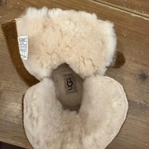 UGG Kids Chestnut Boots - Picture 6 of 8